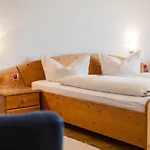 Fogadó Tonis Tenne *